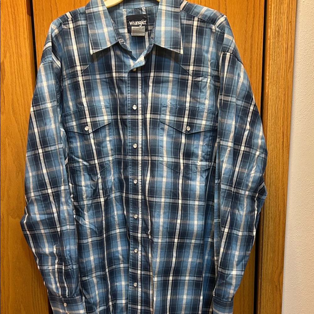 Wrangler Blue and White Plaid long sleeve shirt with pearl snap buttons.
